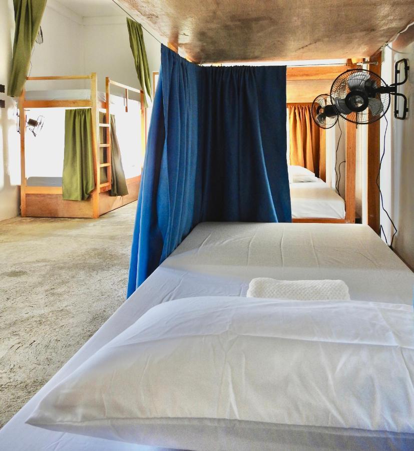 Three Little Birds Surf Hostel General Luna  Luaran gambar