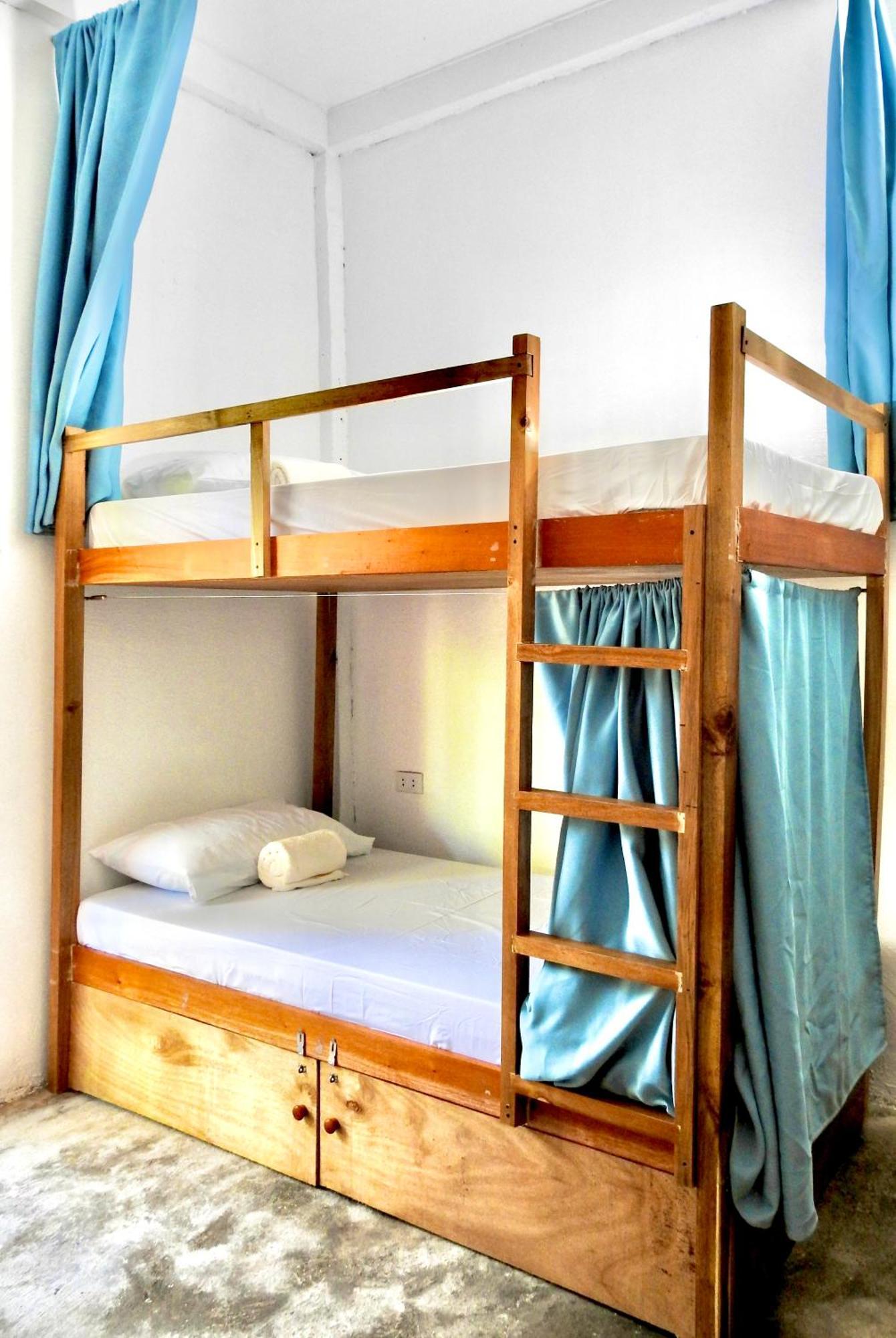 Three Little Birds Surf Hostel General Luna  Bilik gambar